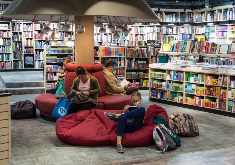 boutique-LE PRADET-min_books_bookstore_book_reader_readers_reading_shop_sale_books-849006