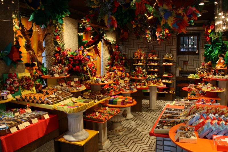 boutique-LE PRADET-min_candy_store_chocolate_shop_chocolate_switzerland-393515